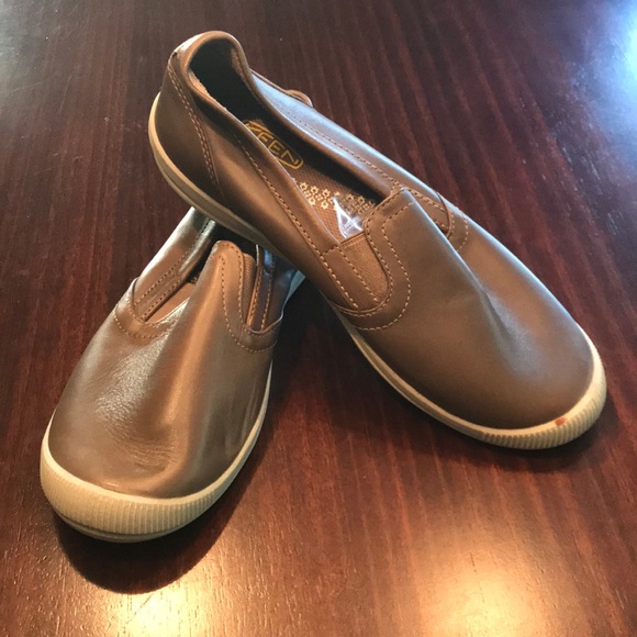 keen lorelai slip on